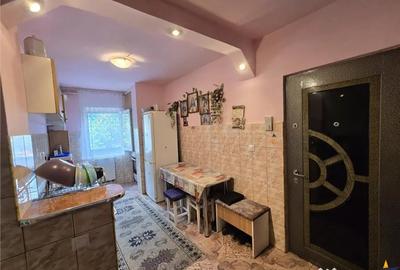 Apartament cu 2 camere decomandat în Triaj