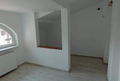 Casă cu 4 camere cu Teren 200 Mp în Gara de Nord - 1