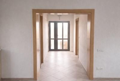 Casă cu 5 camere cu Teren 553 Mp în Stupini - 16