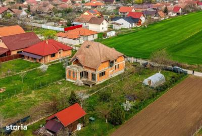 Casă cu 6 camere cu Teren 831 Mp în Mașloc - 8