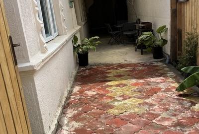 Casă cu 3 camere în Central