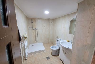 Casă cu 4 camere cu Teren 240 Mp în Republicii