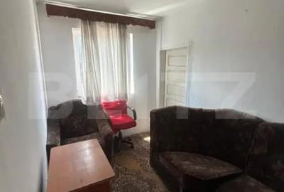 Apartament cu 3 camere semidecomandat în Micro 9