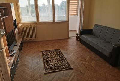 Garsonieră decomandată în Pajura