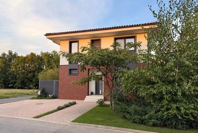 Casă cu 5 camere cu Teren 600 Mp în Ciofliceni