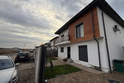 Casă cu 4 camere în Dobroești
