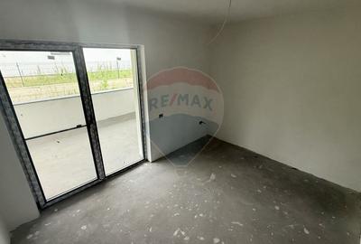 Casă individuală cu 6 camere cu Teren 892 Mp în Est - 11