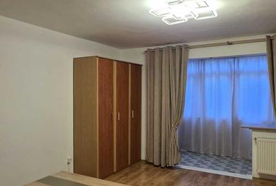 Garsonieră decomandată în Costin Georgian