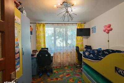 Apartament cu 3 camere decomandat, mobilat în Cornișa