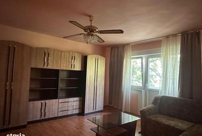 Apartament cu 3 camere decomandat în Nufărul