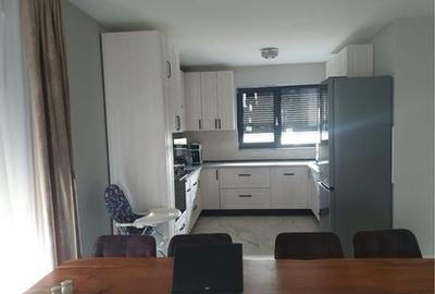 Casă cu 4 camere în Ostrovu