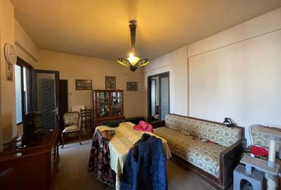 Apartament cu 4 camere, mobilat în Calea Victoriei