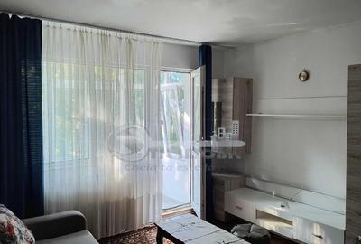 Apartament cu 2 camere decomandat în Podu Roș