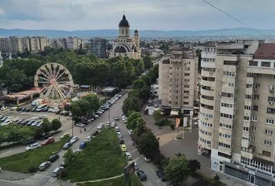 Apartament cu 3 camere decomandat în Central