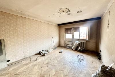 Apartament cu 3 camere decomandat în Soarelui