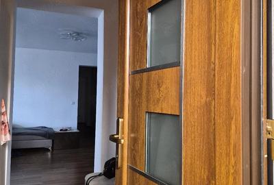 Apartament cu 4 camere decomandat, mobilat în Central - 1