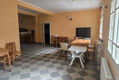 Casă cu 4 camere în Central