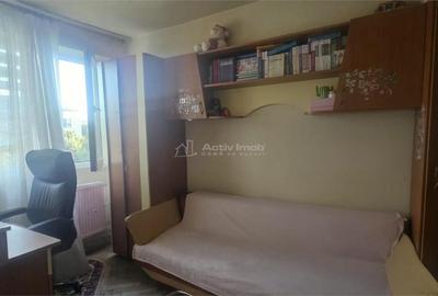 Apartament cu 3 camere în Aleea Trandafirilor