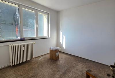 Apartament cu 3 camere semidecomandat în Grivița - 1