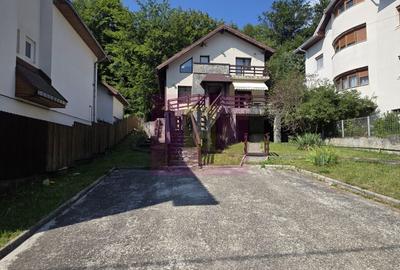 Casă cu 5 camere cu Teren 500 Mp în Central