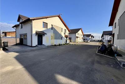 Duplex cu 4 camere cu Canalizare în Strejnicu - 23