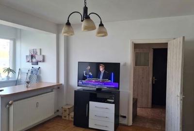 Apartament cu 3 camere semidecomandat în Baba Novac