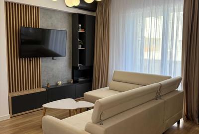 Apartament cu 3 camere semidecomandat în Berceni