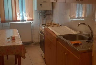Garsonieră decomandată în Sud