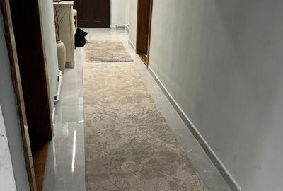 Apartament cu 3 camere decomandat în Calea București