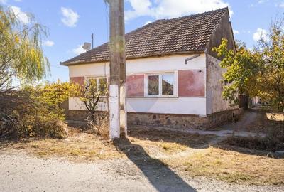Casă cu 2 camere cu Teren 476 Mp în Șofronea - 1