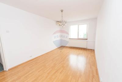 Apartament cu 3 camere decomandat în Periferie - 4