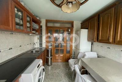 Apartament cu 4 camere decomandat în Lipovei