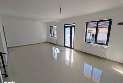 Casă cu 4 camere cu Teren 180 Mp în Lumina