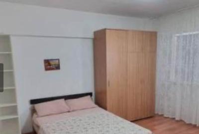 Garsonieră semidecomandată în Casa de Cultură