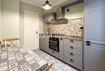 Apartament cu 3 camere semidecomandat în Tomis II