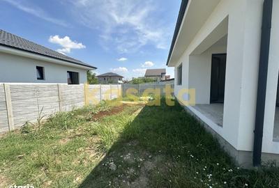 Casă cu 4 camere în Domnești