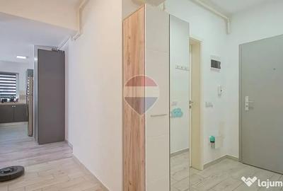 Apartament cu 3 camere decomandat în Tractorul