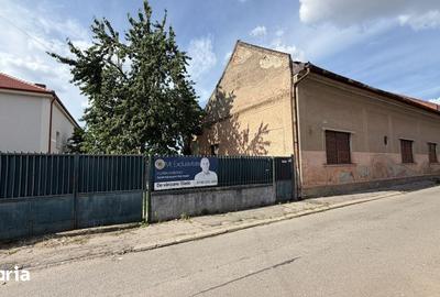 Casă cu 5 camere cu Teren 557 Mp în Central