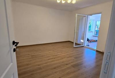 Casă cu 6 camere cu Teren 3148 Mp în Central