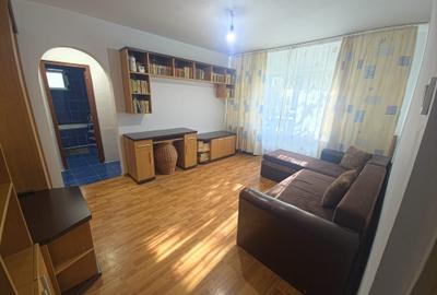 Apartament cu 2 camere semidecomandat, mobilat în Poarta 6