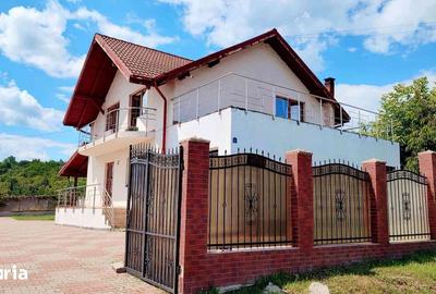 Casă cu 4 camere cu Teren 527 Mp în Racovița
