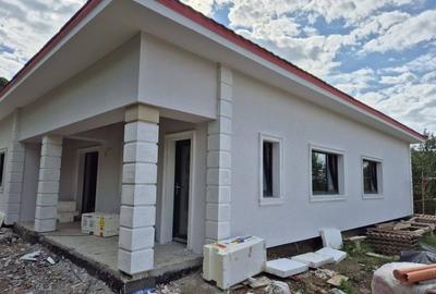 Casă cu 4 camere cu Teren 600 Mp în Central