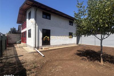 Casă cu 4 camere cu Teren 300 Mp în Strejnicu - 1
