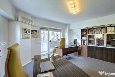 Apartament cu 4 camere semidecomandat în Universitate