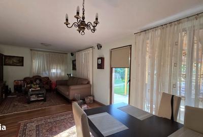 Casă cu 4 camere în Dumbrăvița