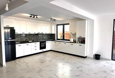 Duplex cu 5 camere cu Canalizare în Central - 6