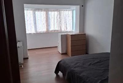 Apartament cu 3 camere semidecomandat în Uverturii