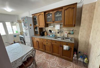 Apartament cu 3 camere decomandat, mobilat în Ultracentral