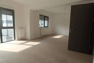 Casă cu 4 camere cu Teren 300 Mp în Central