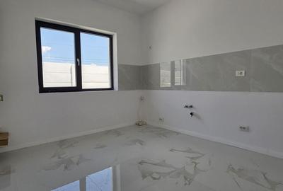 Casă cu 4 camere semidecomandat cu Teren 350 Mp în Clinceni - 3